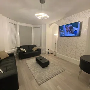 Heaton Park Road Professional Lets Apartment Newcastle upon Tyne